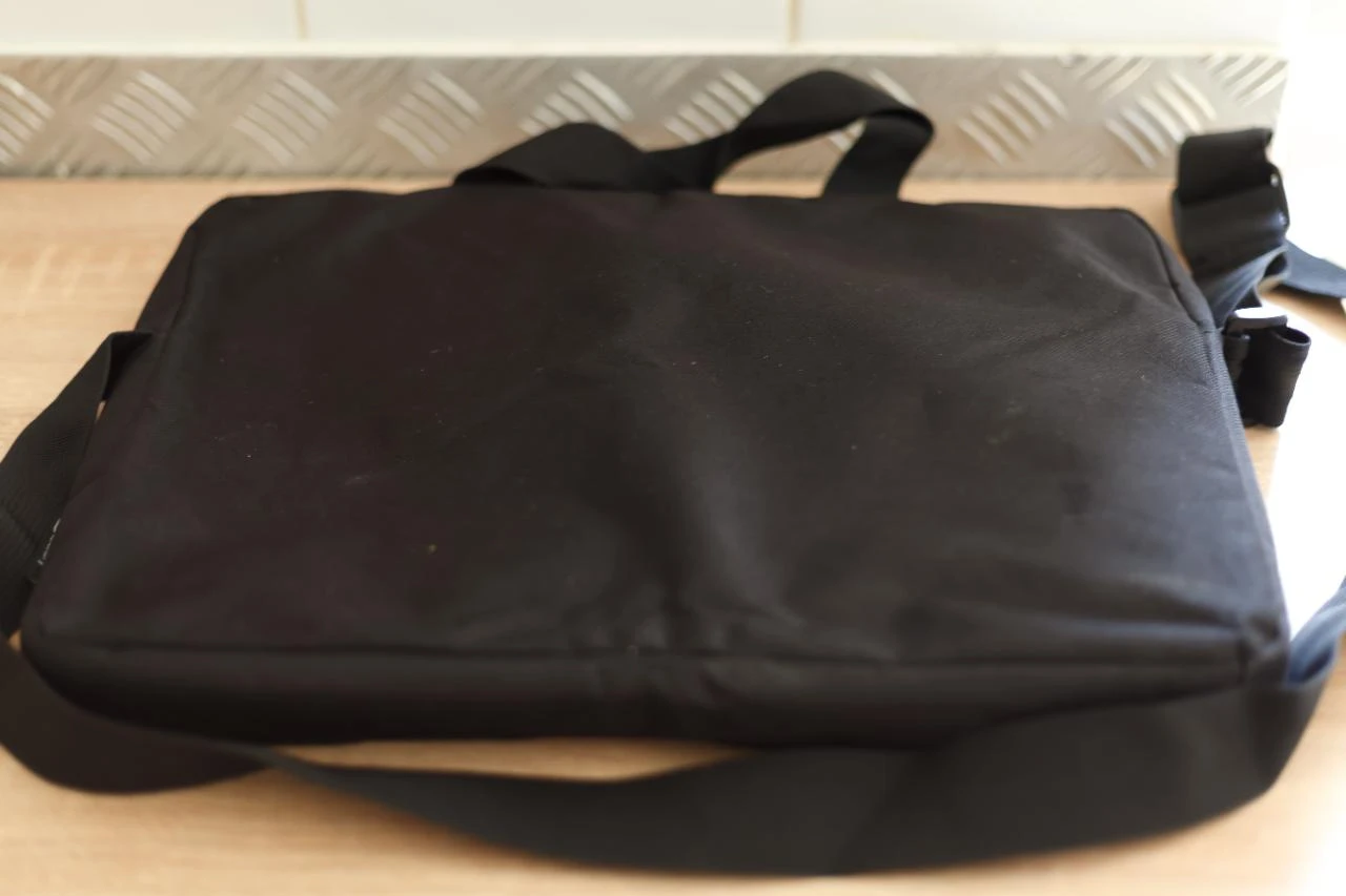 Urban Factory Nylee PC 14.1" / Tablet Bag - Black - Very Good Condition – photo 4